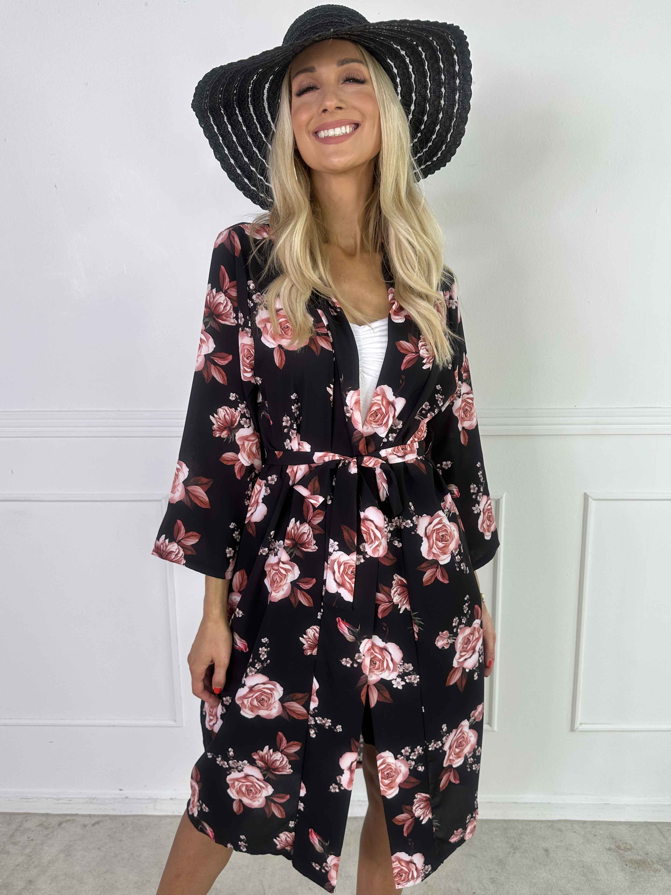 Agate - Söt kimono med rosor